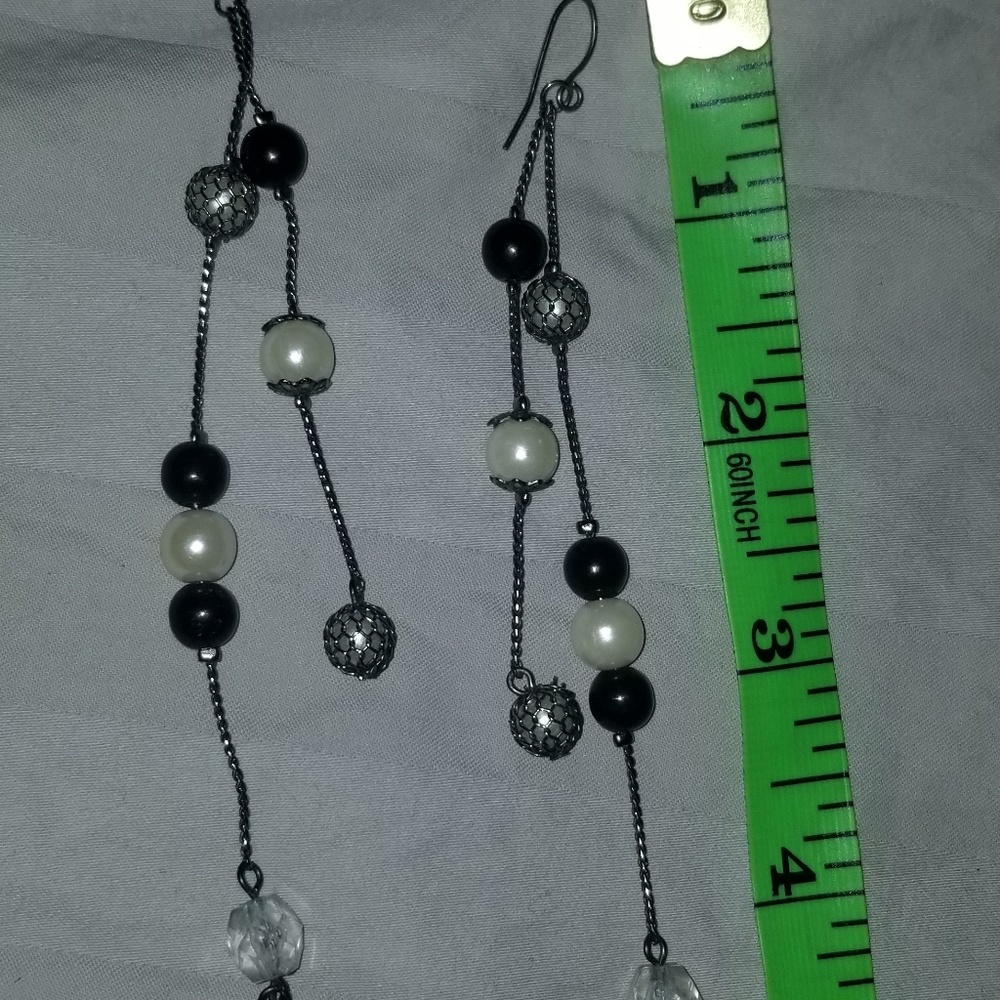 Long dangle earrings - Picture 3 of 3